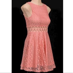Iris Paste Pink Floral waist cutout fit and flare sleeveless dress Jrs L